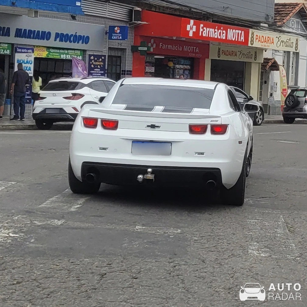 Chevrolet Camaro SS spotted in Mariano Procópio, Brazil