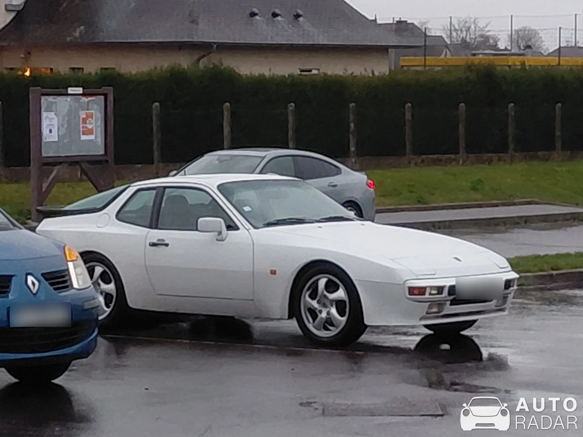 Porsche 944 spotted in Rennes