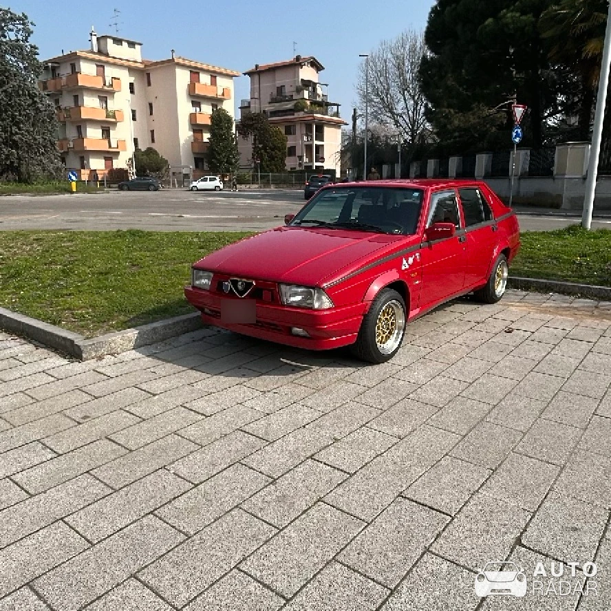 Alfa Romeo 75 Turbo Evoluzione spotted in Busto Arsizio, Italia