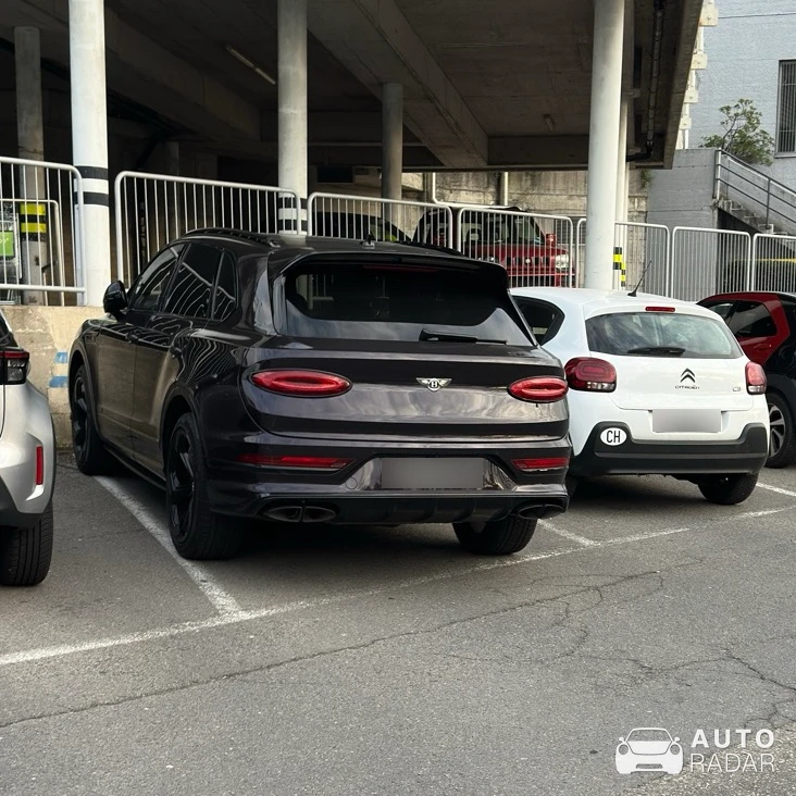 Bentley Bentayga V8 S 2022 spotted in Vezia