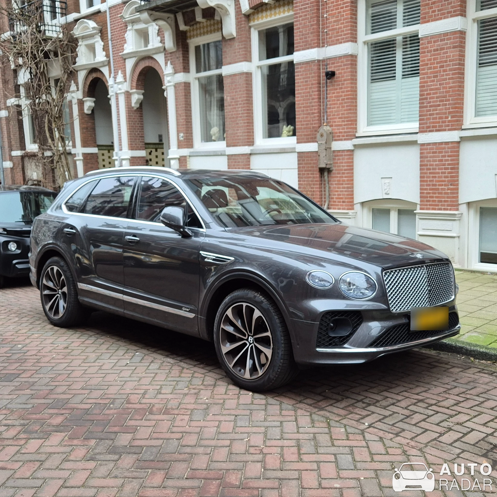 Bentley Bentayga Hybrid spotted in Amsterdam, Netherlands