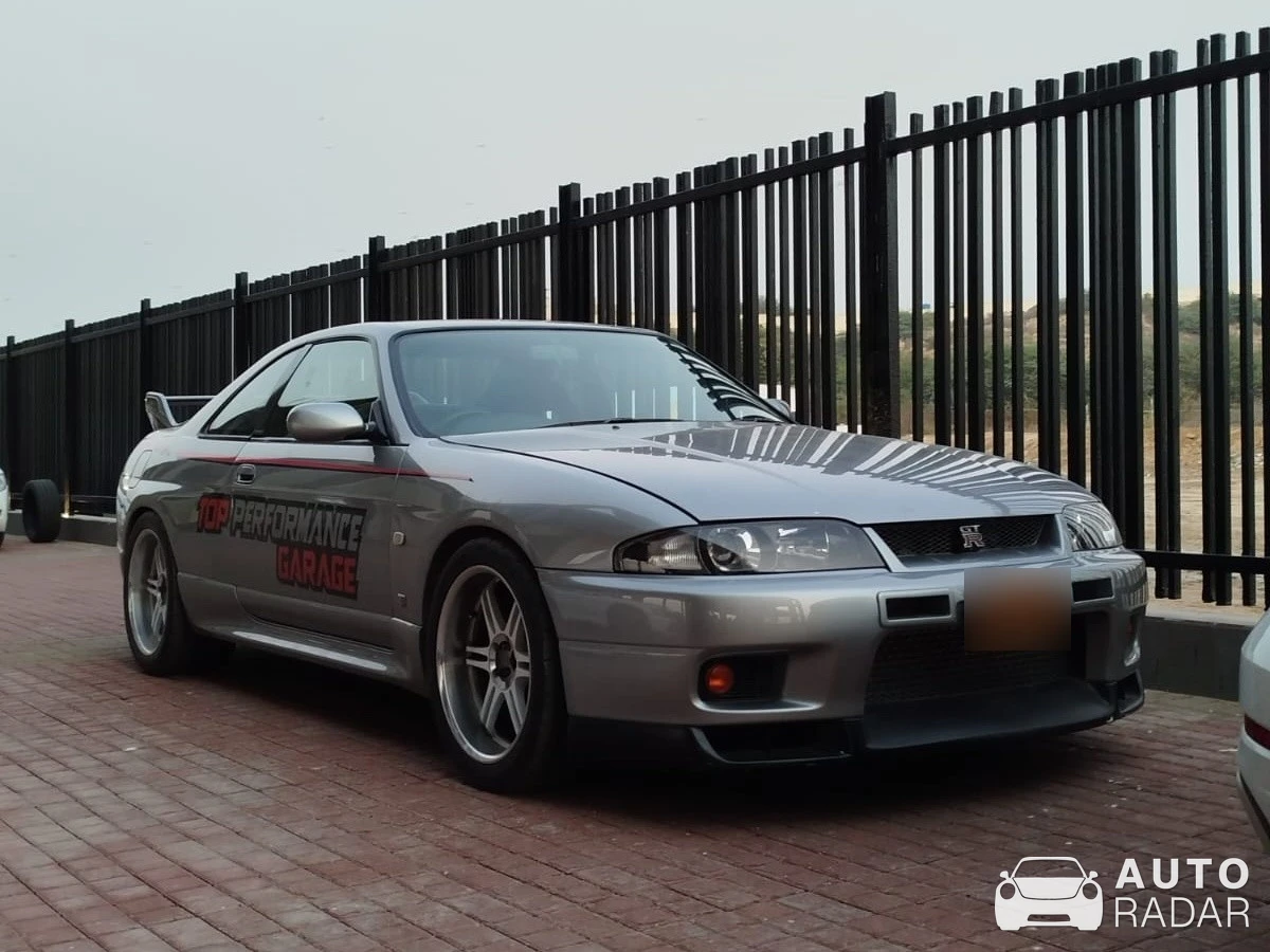 Nissan Skyline R33 spotted in Karachi, Pakistan