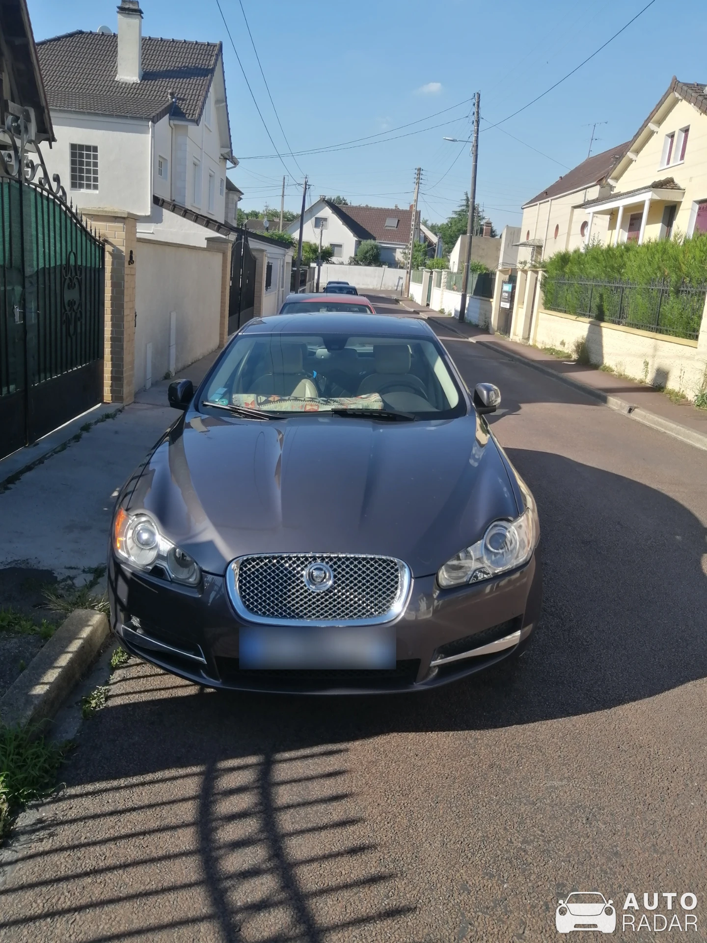 Jaguar XF LWB spotted in Morangis