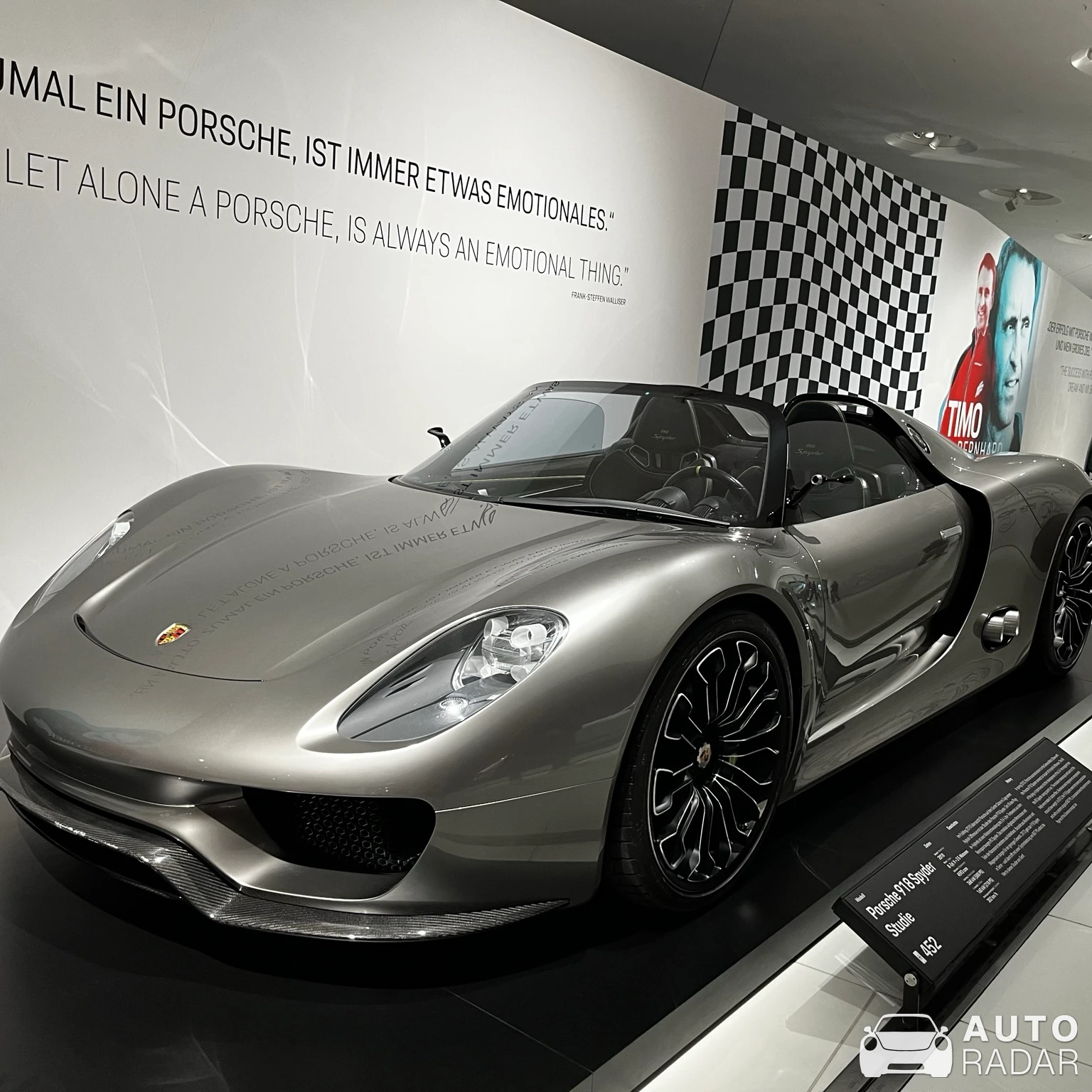 Porsche 918 Spyder Studie spotted in Stuttgart
