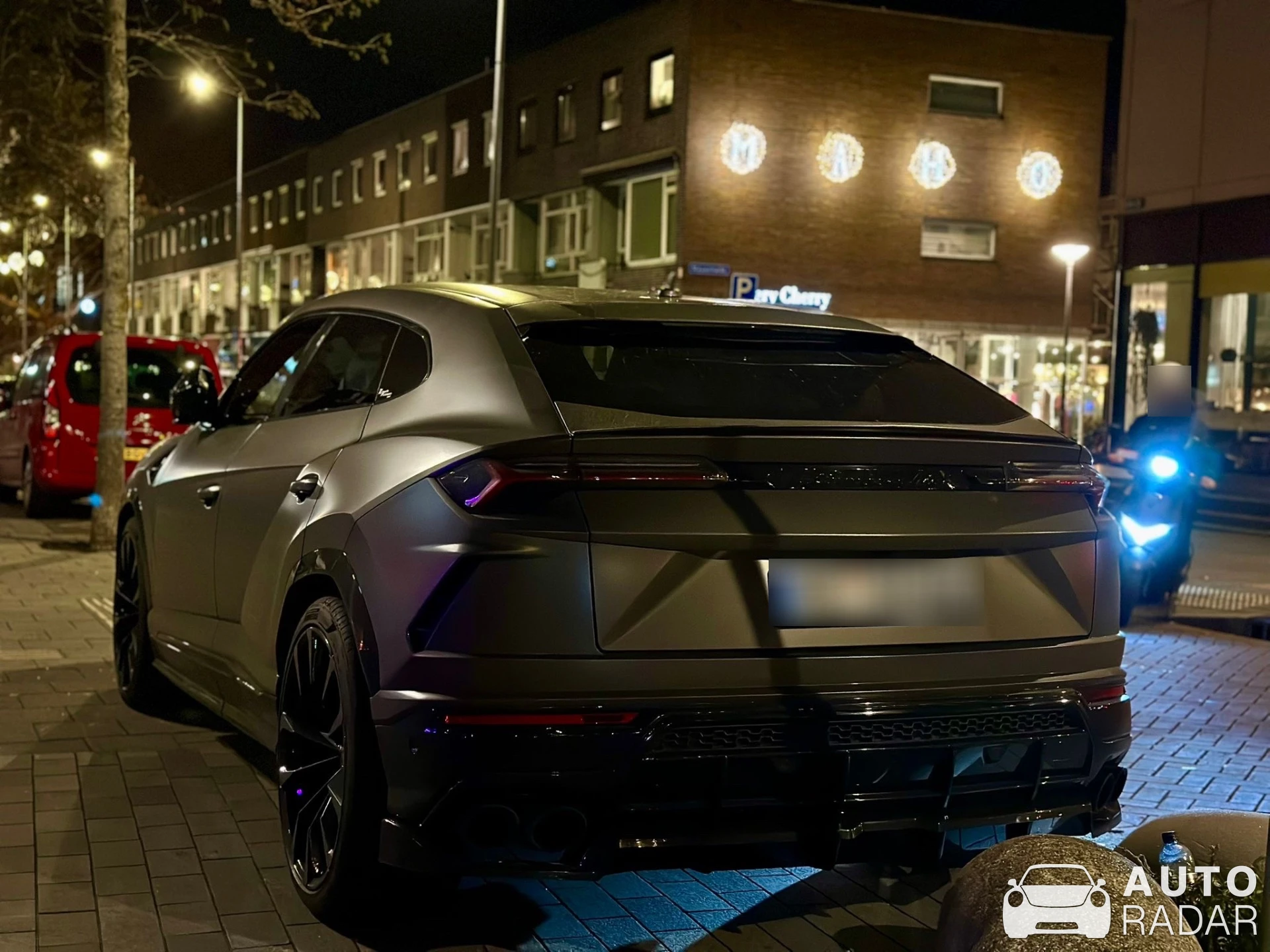 Lamborghini Urus Nero Design spotted in Rotterdam