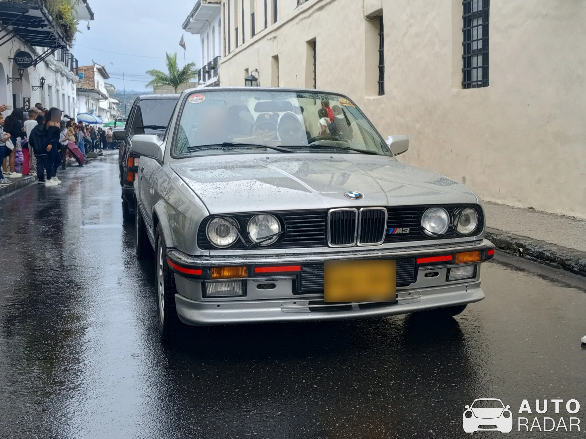 BMW M3 E30 Cabriolet spotted in Popayán