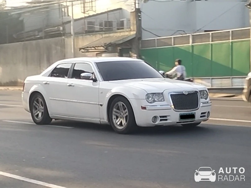Chrysler 300C spotted in Lucena