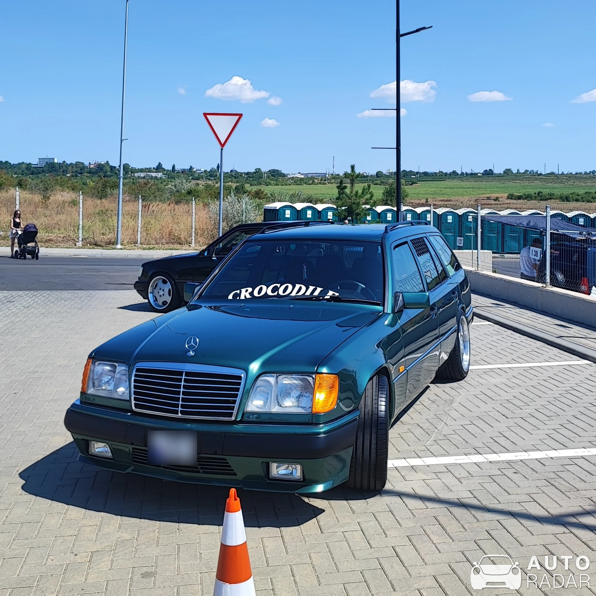 Mercedes-Benz E-Klasse Estate W124 spotted in Stăuceni