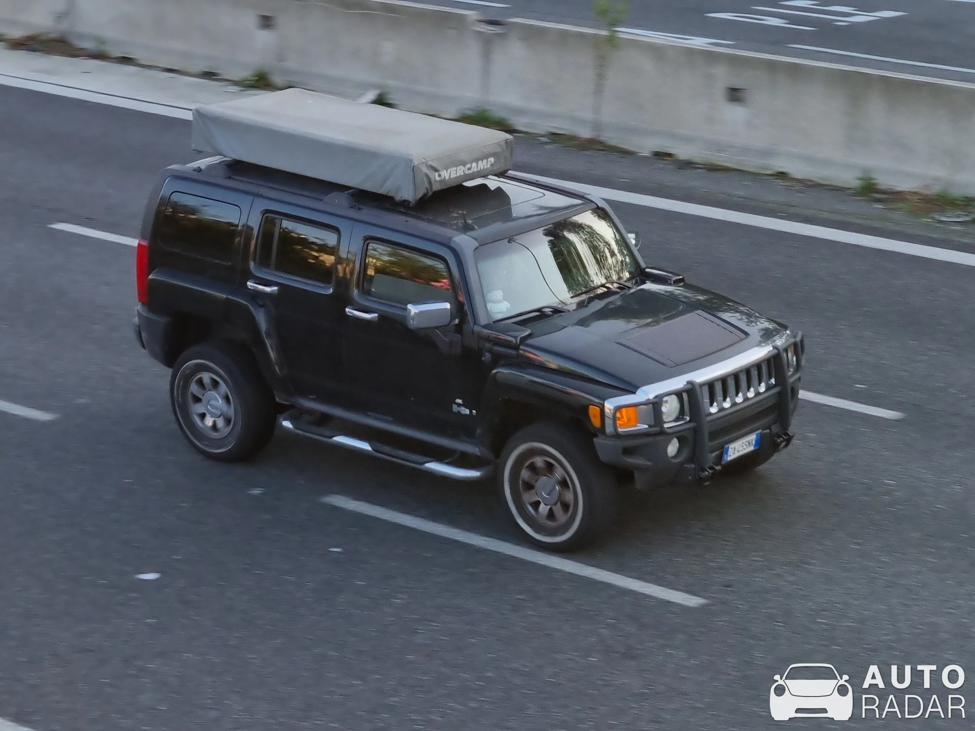 Hummer H3 spotted in Milano, Italy