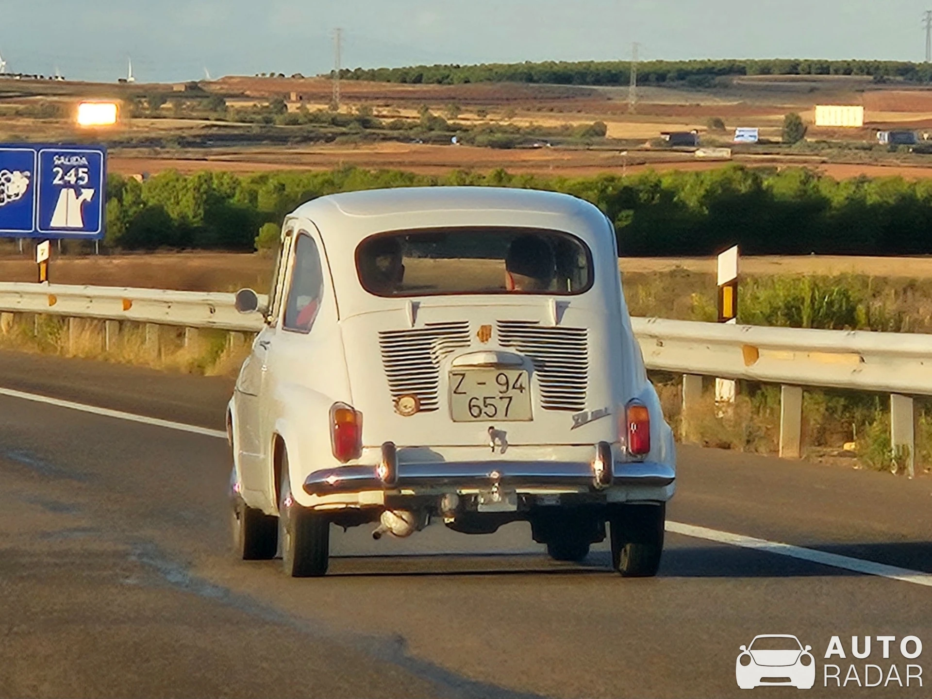 SEAT 600D spotted in Mozota
