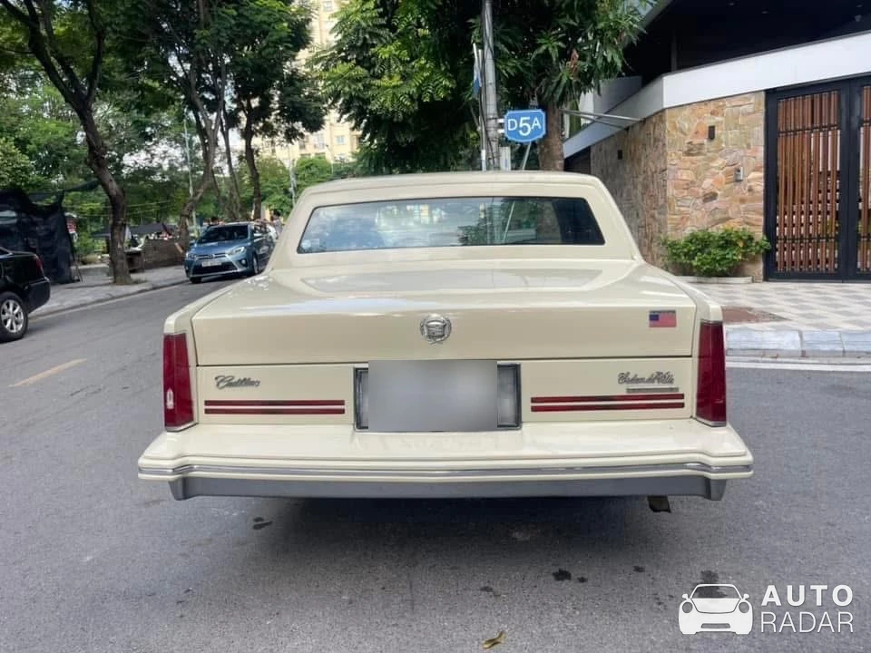 Cadillac DeVille spotted in Quyết Thắng