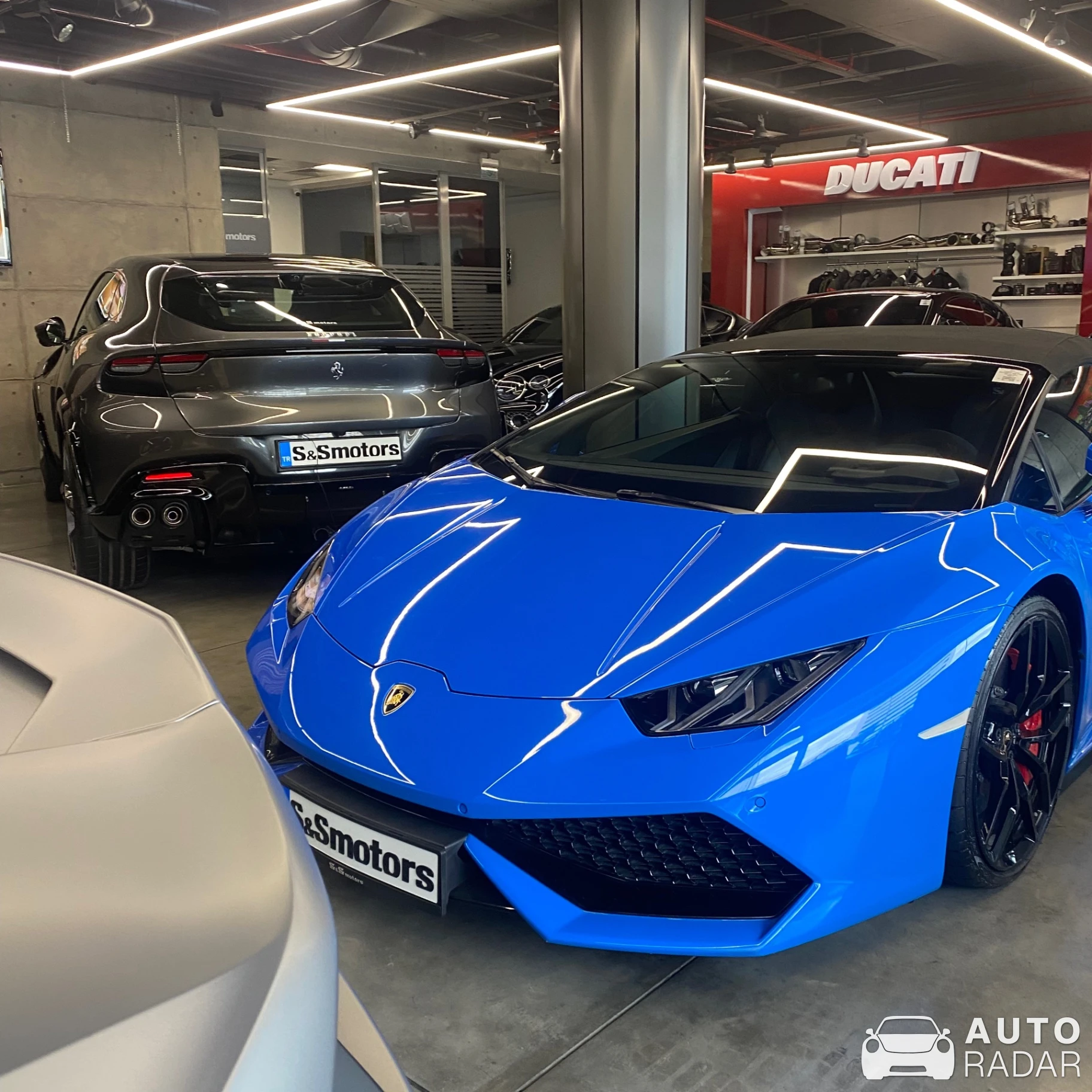 Lamborghini Huracán LP610-4 Spyder spotted in Şişli, Türkiye