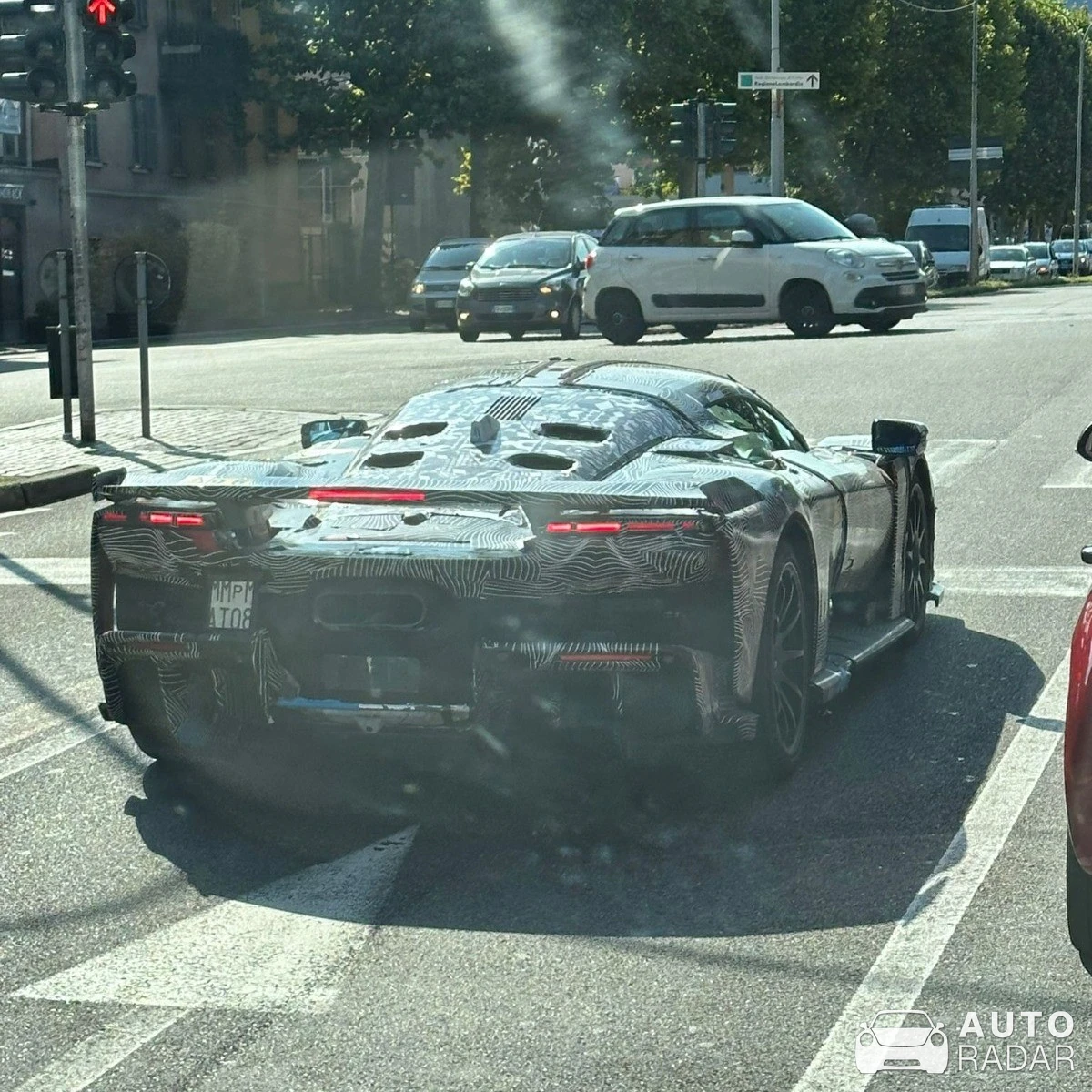 Ferrari F250 spotted in Como