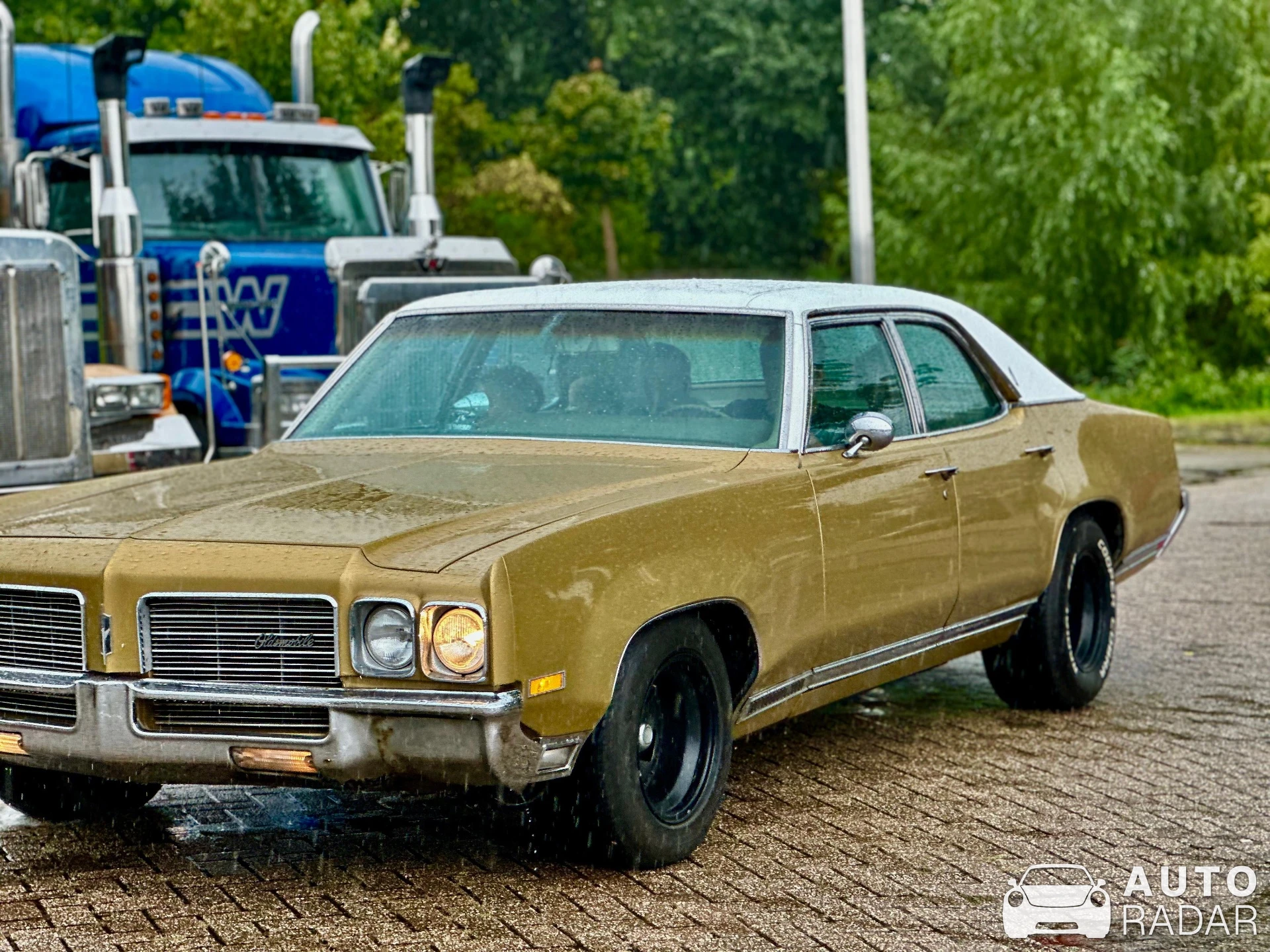 Oldsmobile Delta 88 Convertible spotted in Hellevoetsluis