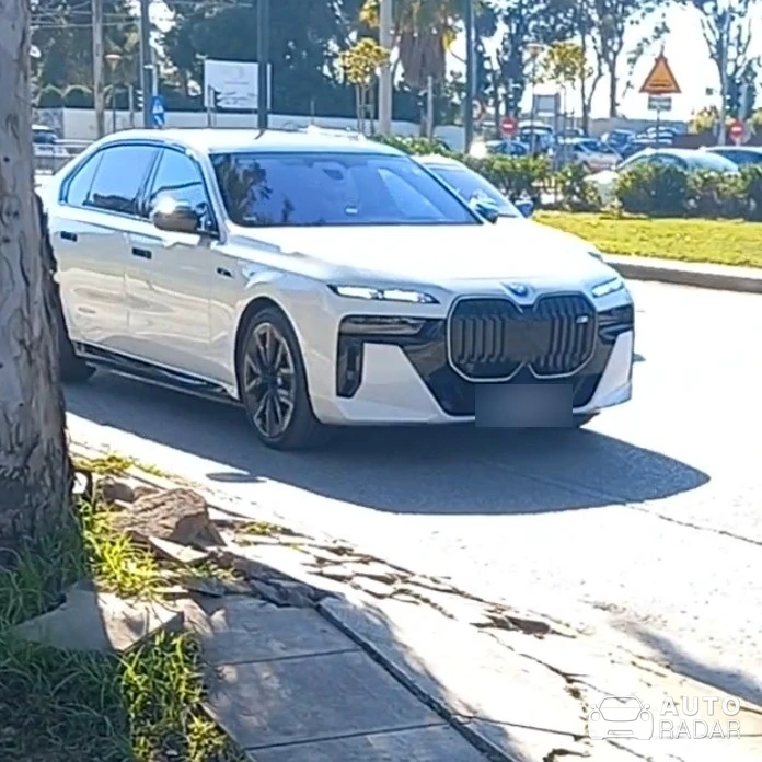 BMW M760e xDrive spotted in Βούλα, Ελλάδα