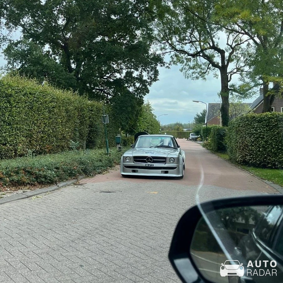 Mercedes-Benz S-KLUB 230SL PAGODA WIDEBODY spotted in Giessen