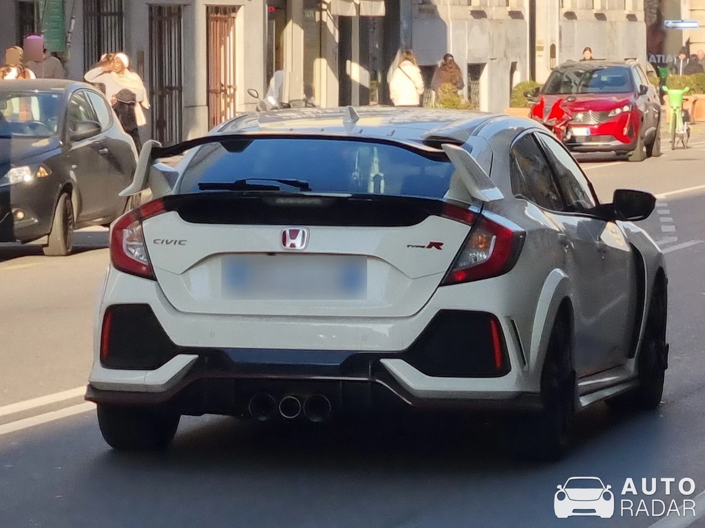 Honda Civic Type-R 2020 spotted in Milano, Italia