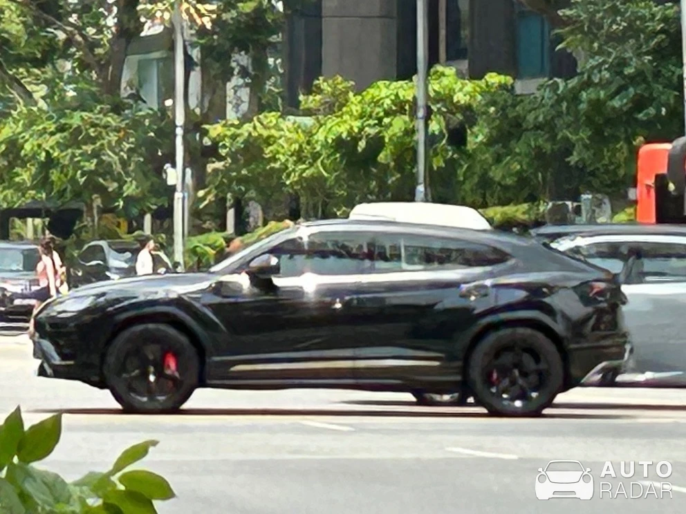 Lamborghini Urus S spotted in Singapore, Singapur