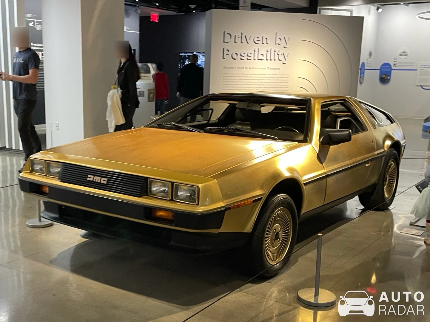 DeLorean DMC-12 Golden Dream spotted in Los Angeles