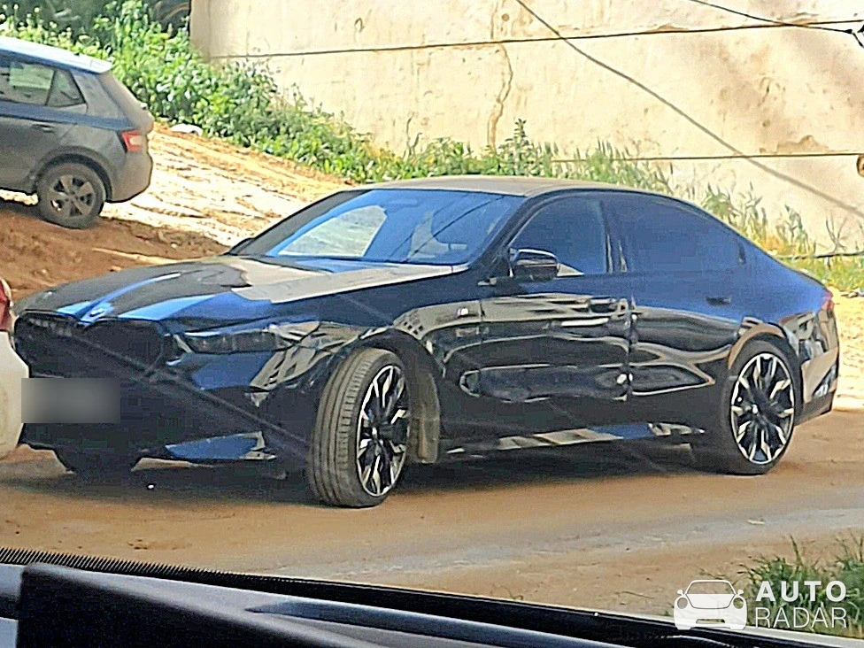 BMW 5 Series G90 spotted in Birkhadem