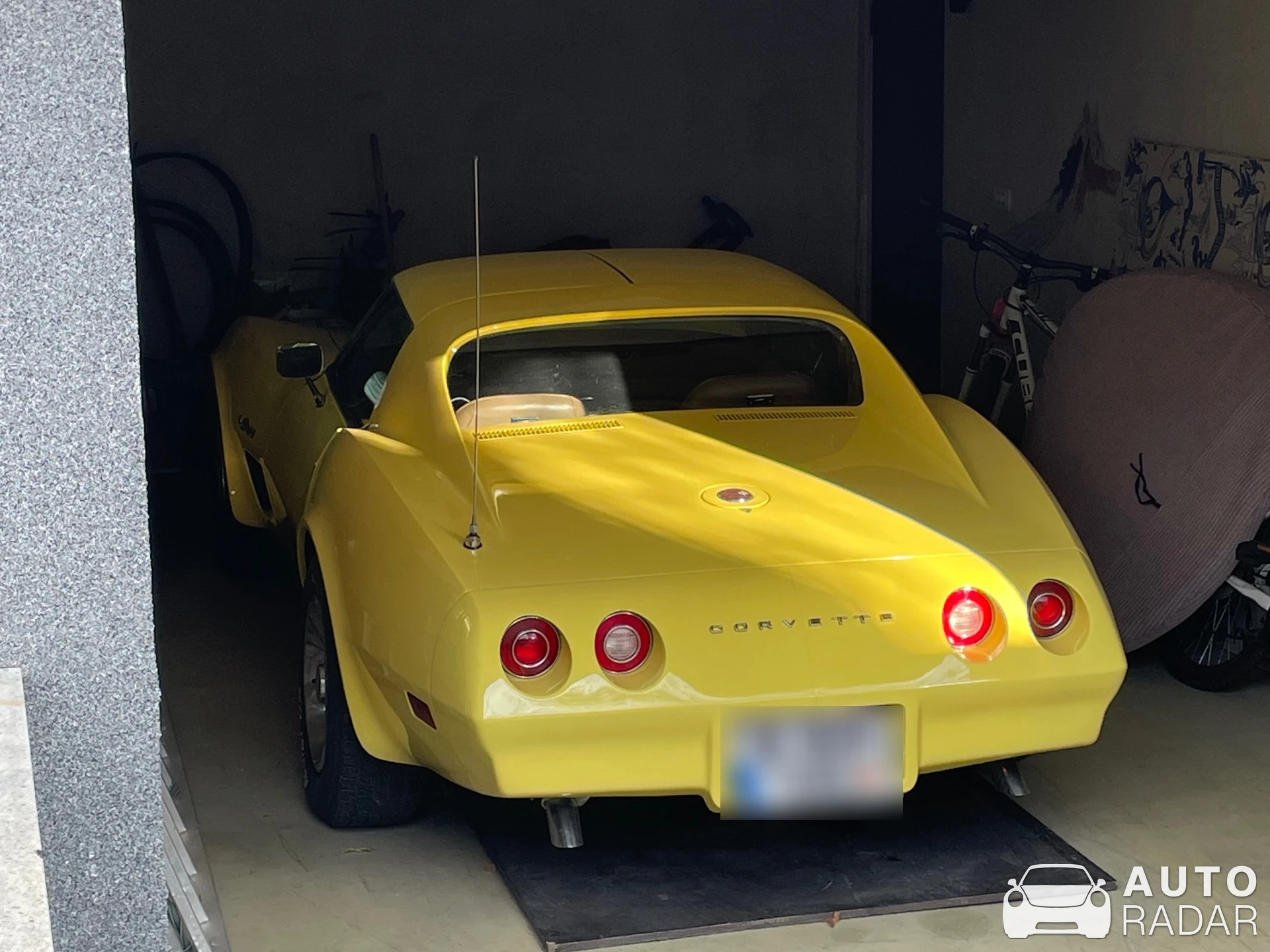 Chevrolet Corvette C3 Stingray spotted in București, Румыния