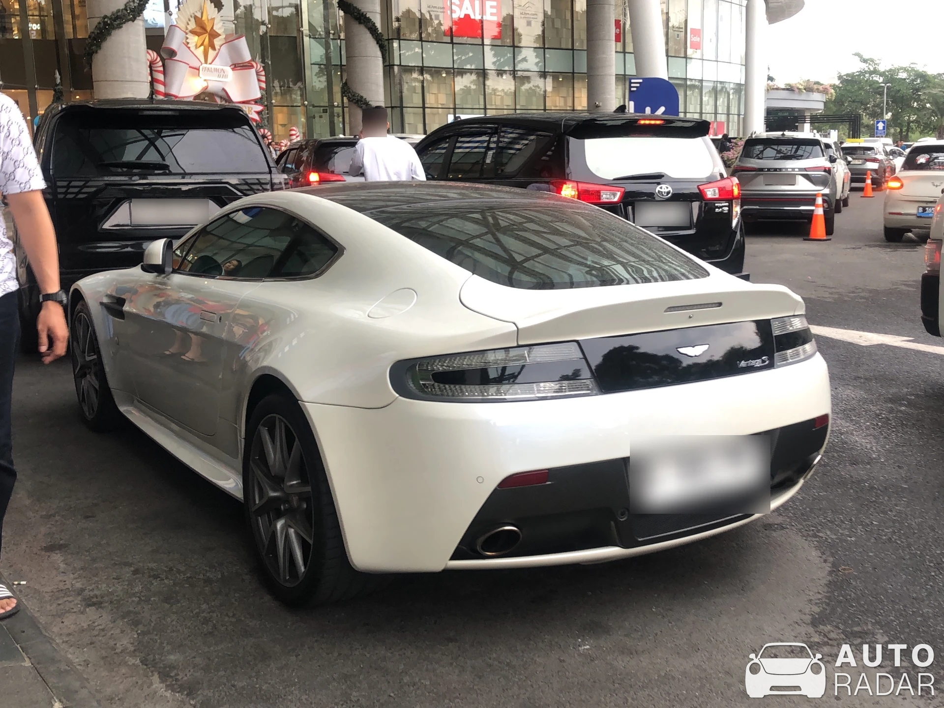 Aston Martin V8 Vantage S spotted in Surabaya, Indonesia