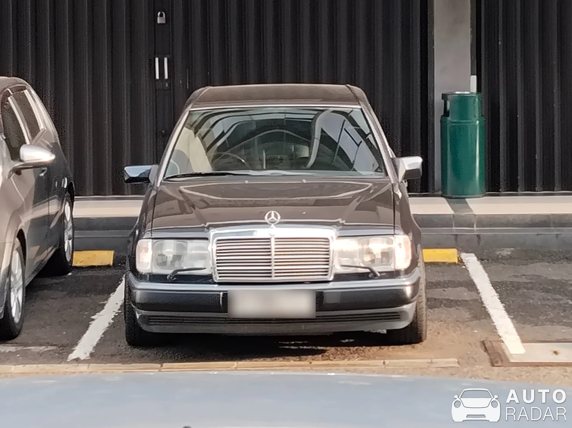 Mercedes-Benz E-Klasse W124 spotted in Tangerang, Indonesia