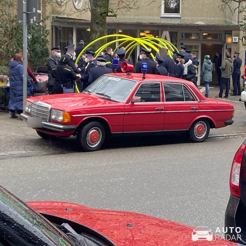 Mercedes-Benz 200E W123 spotted in Hamburg