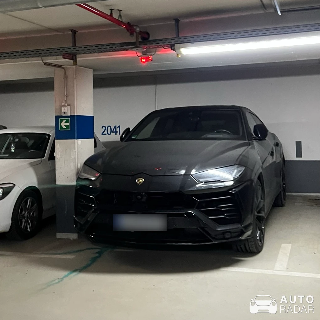 Lamborghini Urus spotted in Köln, Deutschland