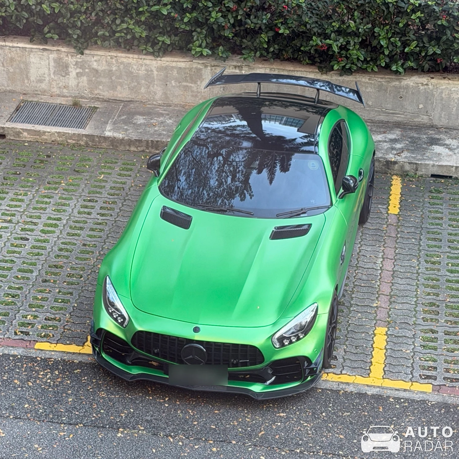 Mercedes-AMG GT C190 spotted in Singapore, 싱가포르