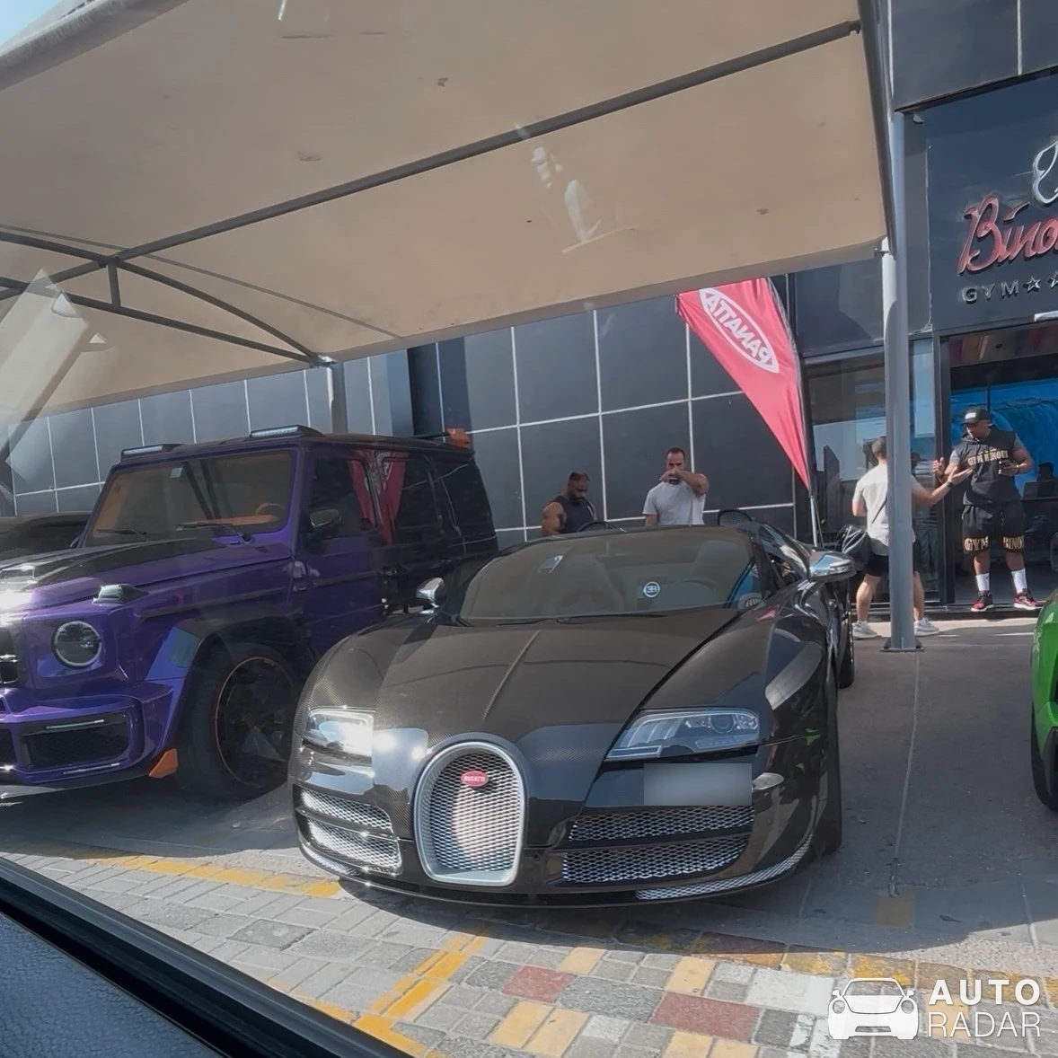Bugatti Veyron 16.4 Grand Sport Vitesse spotted in Дубай, Объединённые Арабские Эмираты