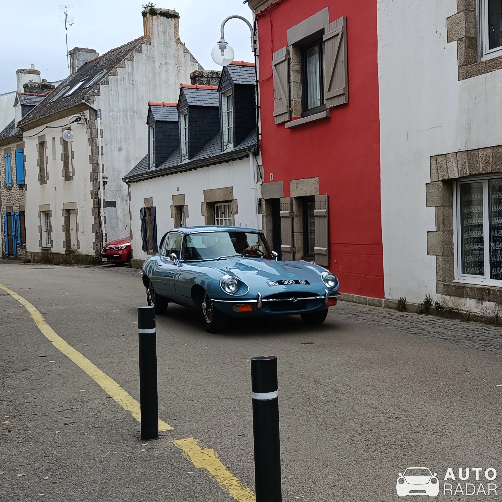 Jaguar E-Type spotted in Île-Tudy, France