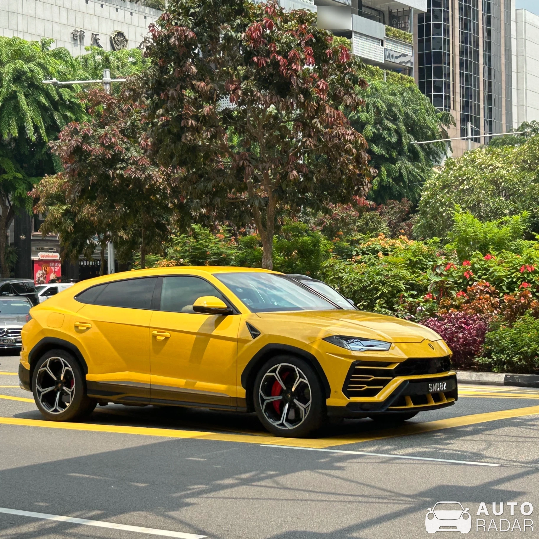 Lamborghini Urus spotted in Singapore, Singapur