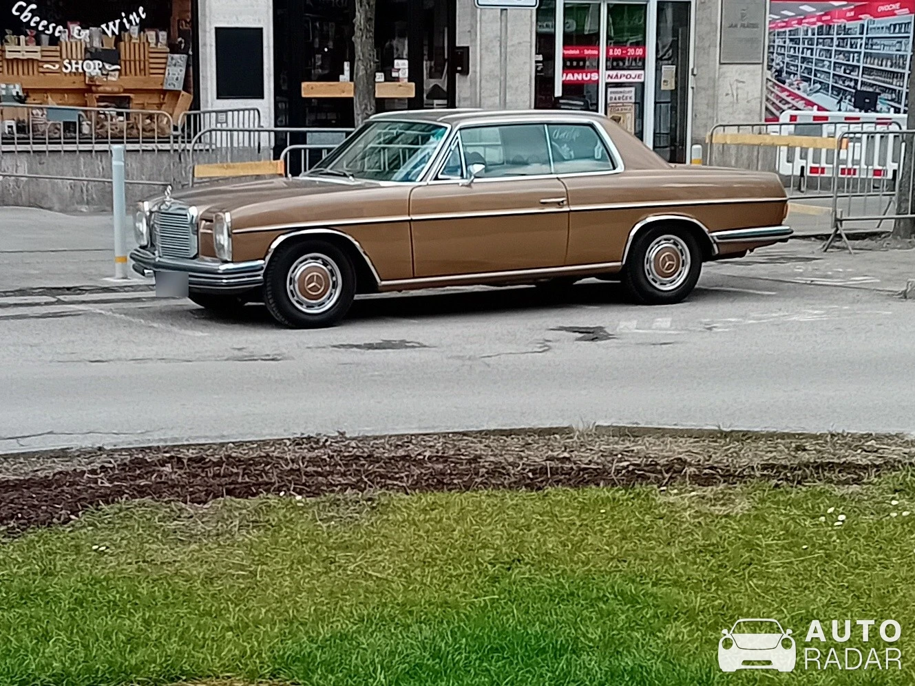 Mercedes-Benz 250CE W114 spotted in Žilina