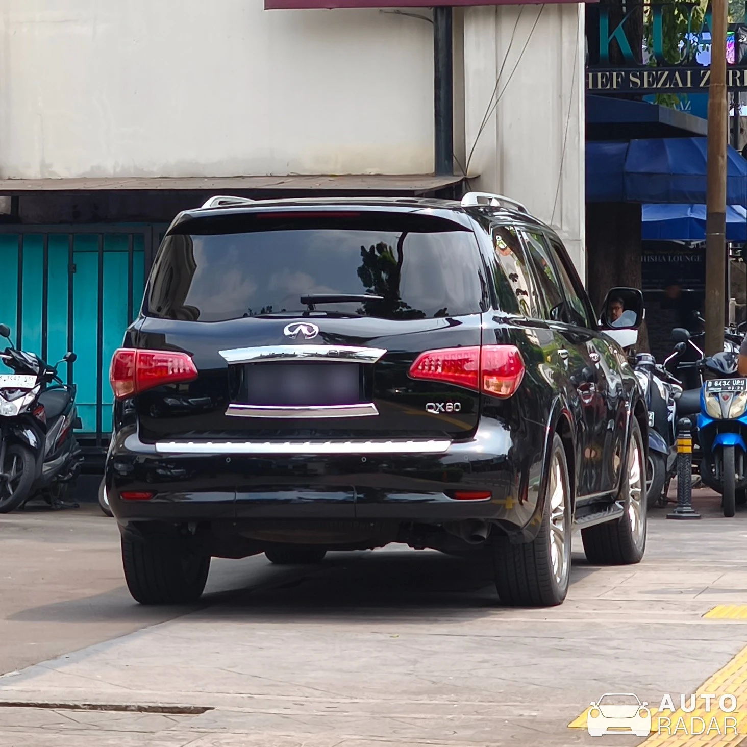 Infiniti QX80 spotted in Jakarta