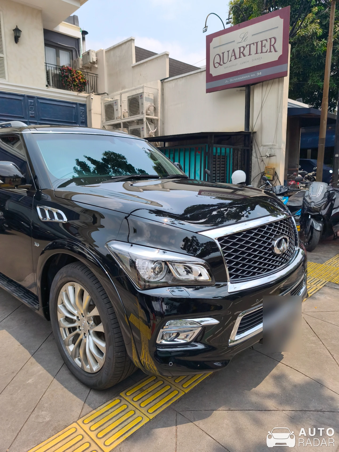 Infiniti QX80 spotted in Jakarta, Indonesia