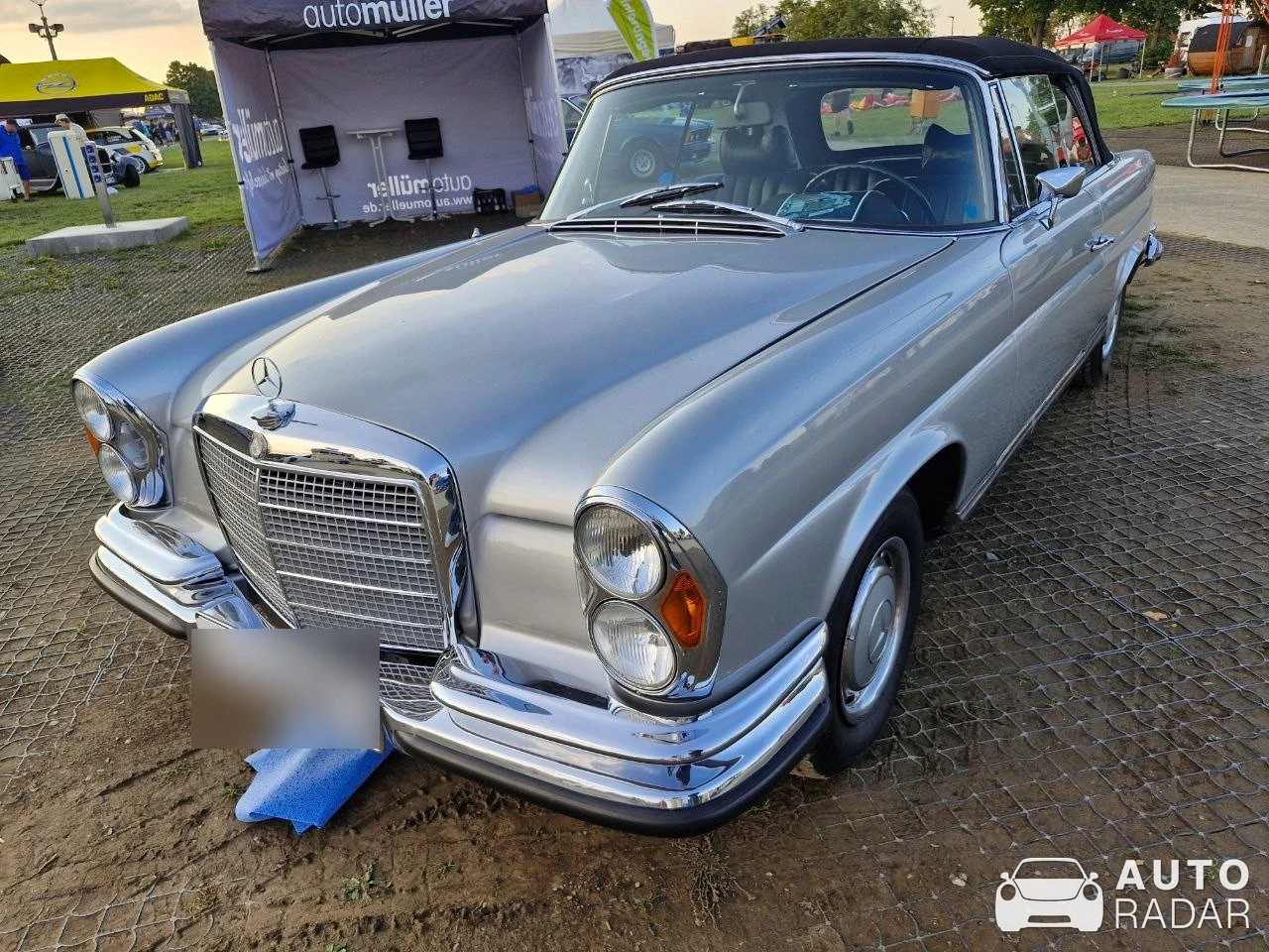 Mercedes-Benz W111 Cabriolet spotted