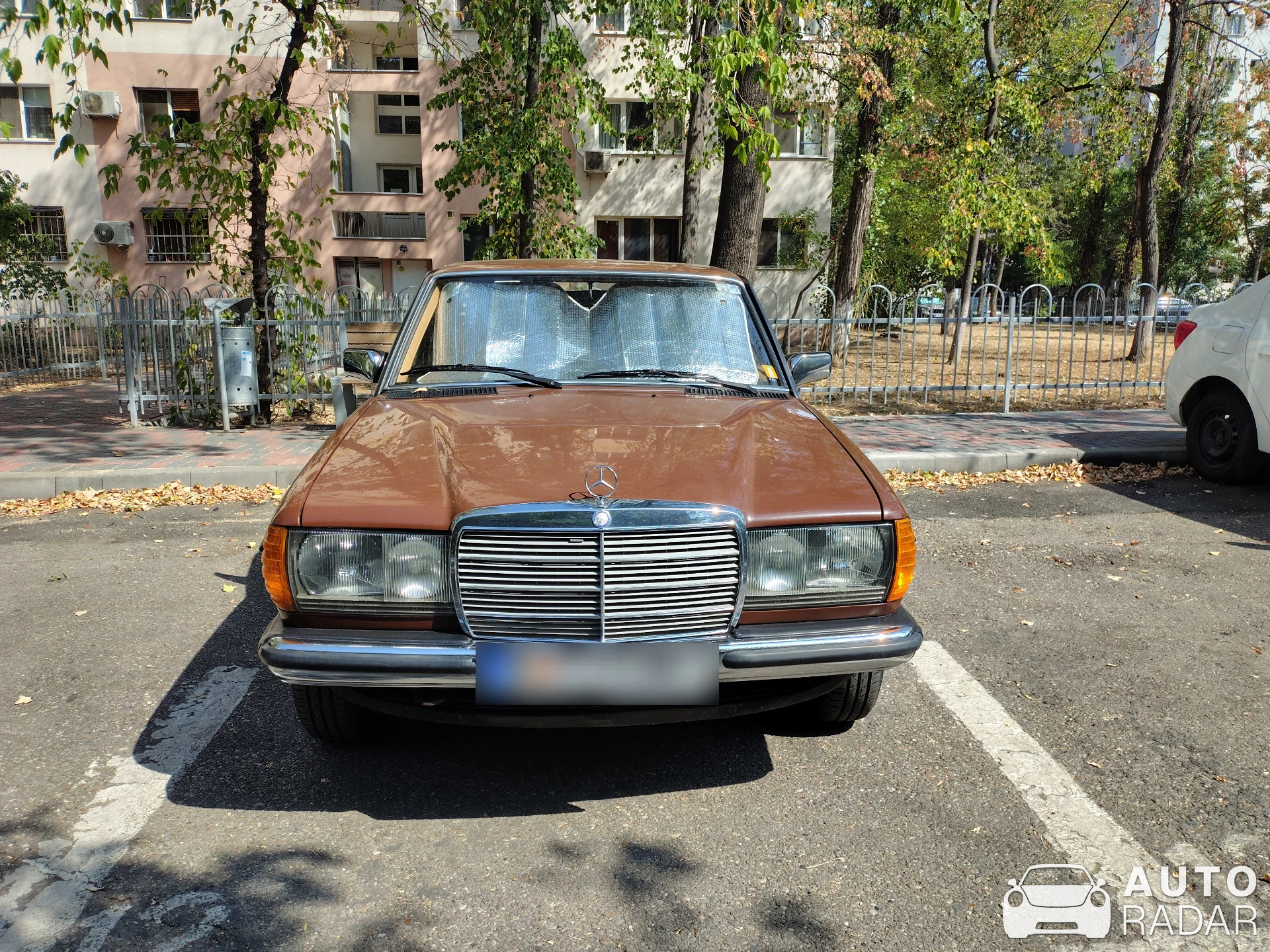 Mercedes-Benz 280E W123 spotted in Bucharest, Romania