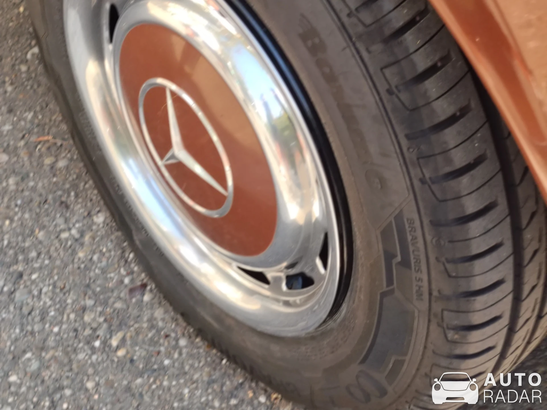 Mercedes-Benz 280E W123 spotted in Bucharest