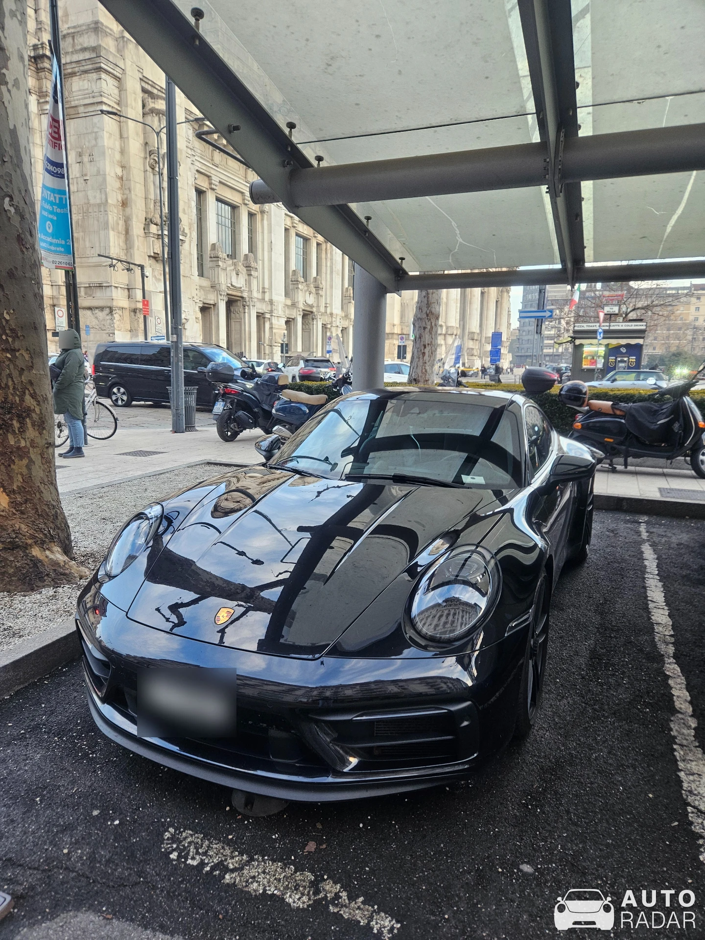 Porsche 992 Carrera GTS MkI spotted in Milano, Włochy