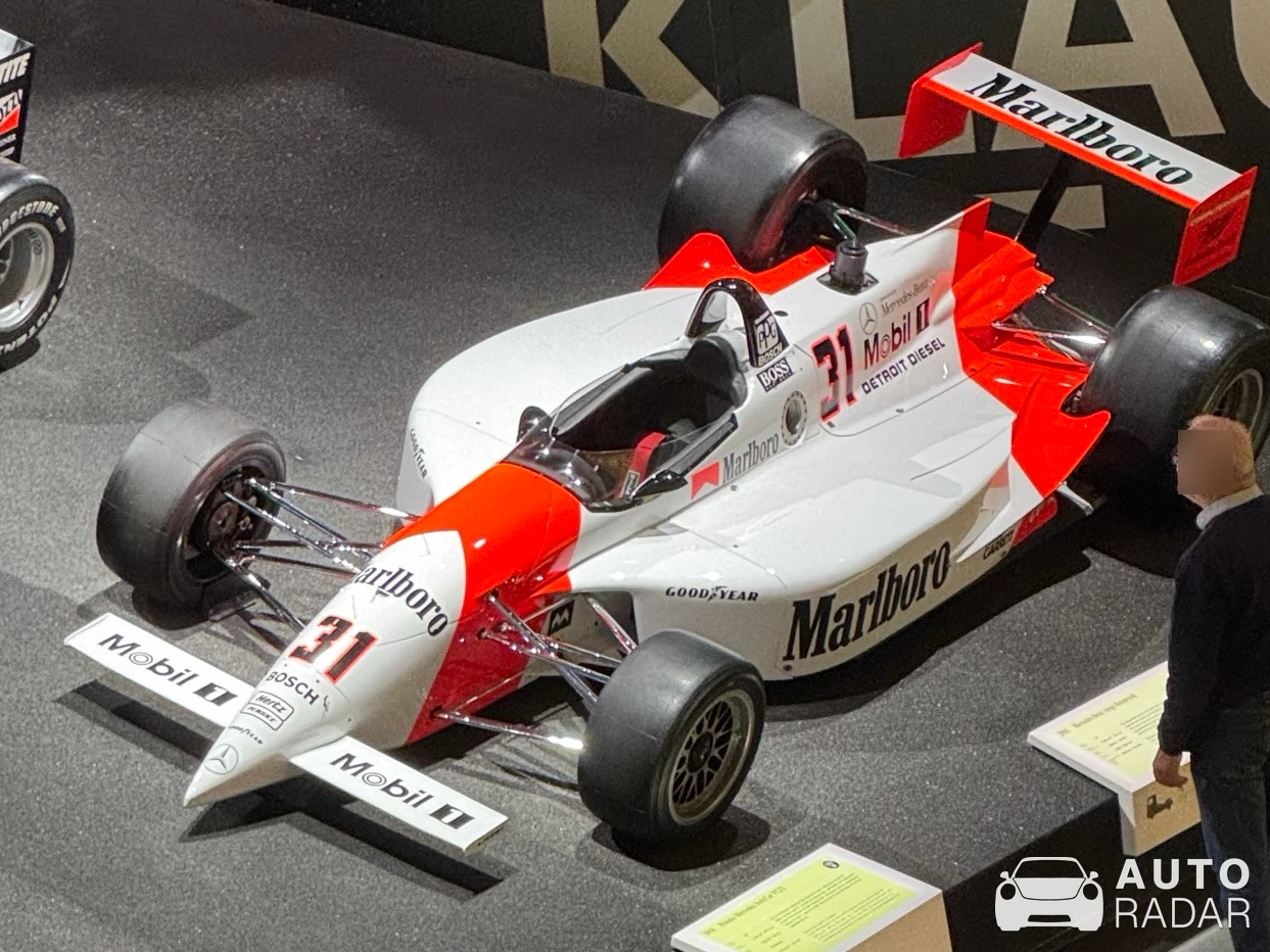 McLaren MP4/13 spotted in Stuttgart