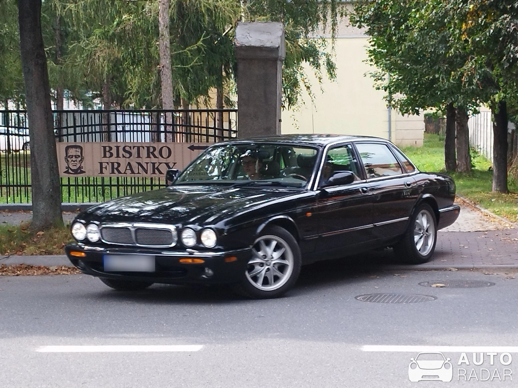 Jaguar XJ spotted in Ząbkowice Śląskie