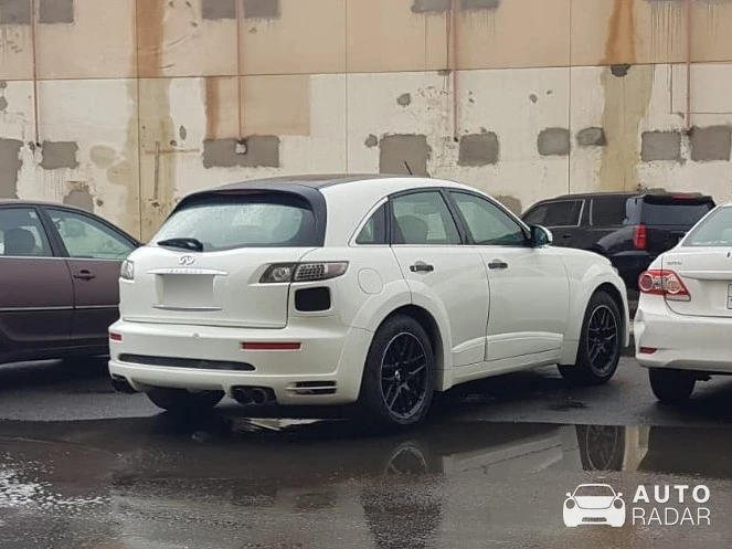 Infiniti FX45 spotted in Madinah