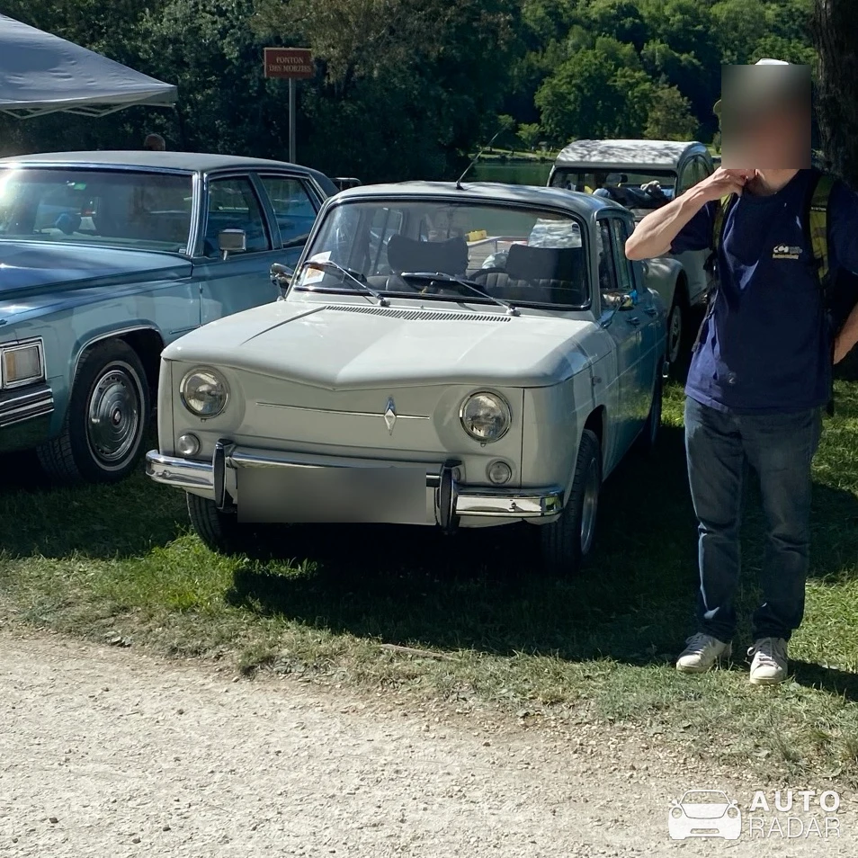 Renault 8 spotted in La Balme-de-Sillingy