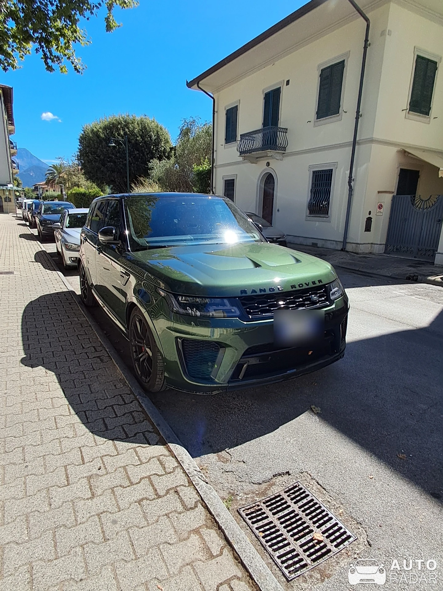 Land Rover Range Rover Onyx SVR 2018 spotted in Forte dei Marmi, Italy