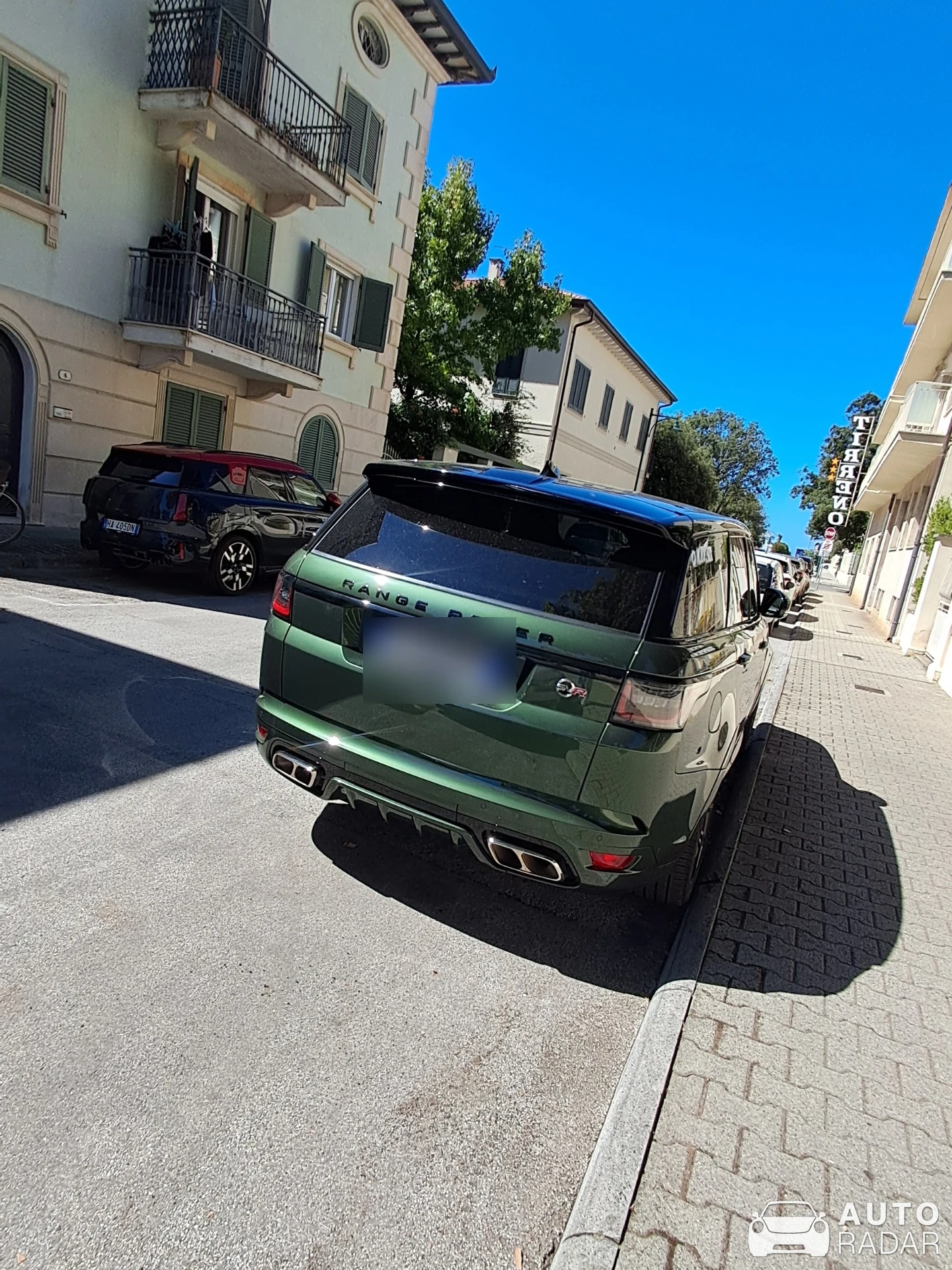 Land Rover Range Rover Onyx SVR 2018 spotted in Forte dei Marmi