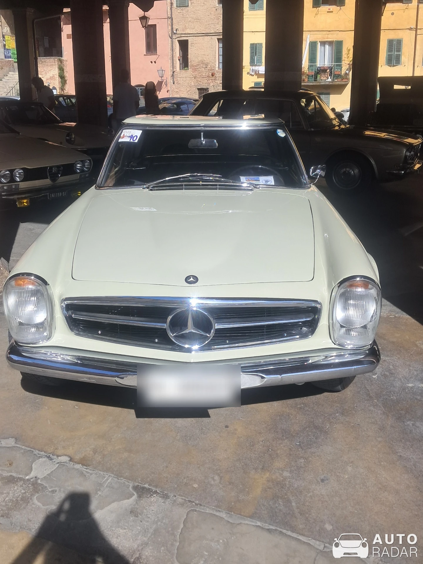 Mercedes-Benz W113 230 SL spotted in Siena