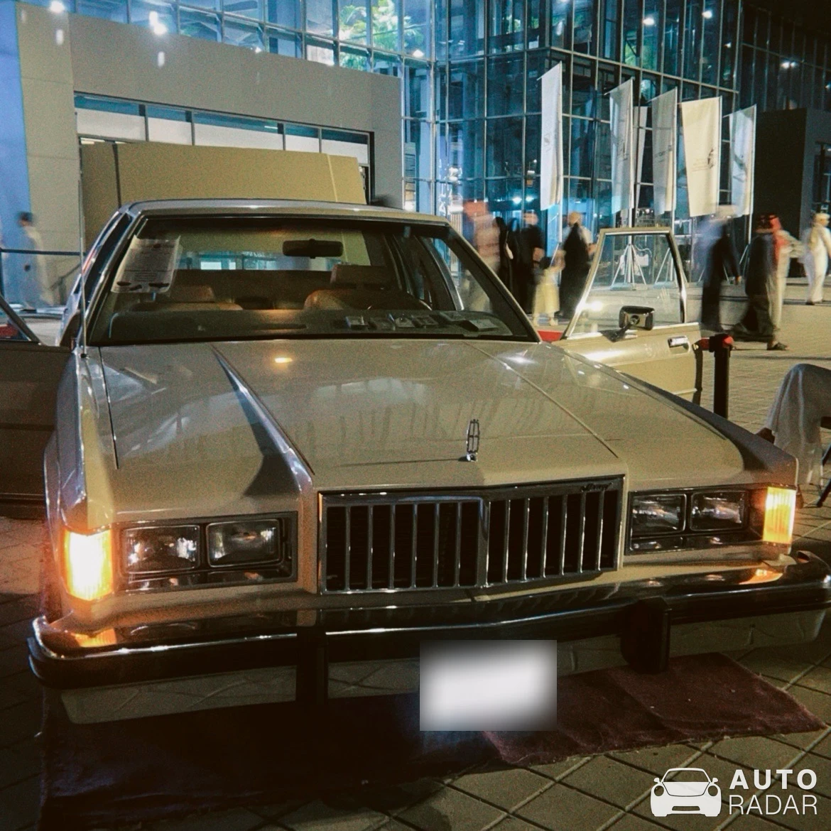 Lincoln Town Car spotted in Al Qatif