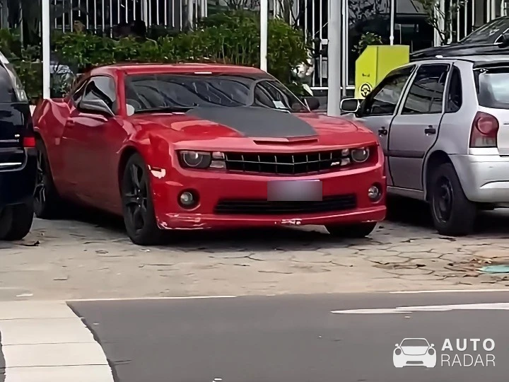Chevrolet Camaro SS spotted in Copacabana, Brazil