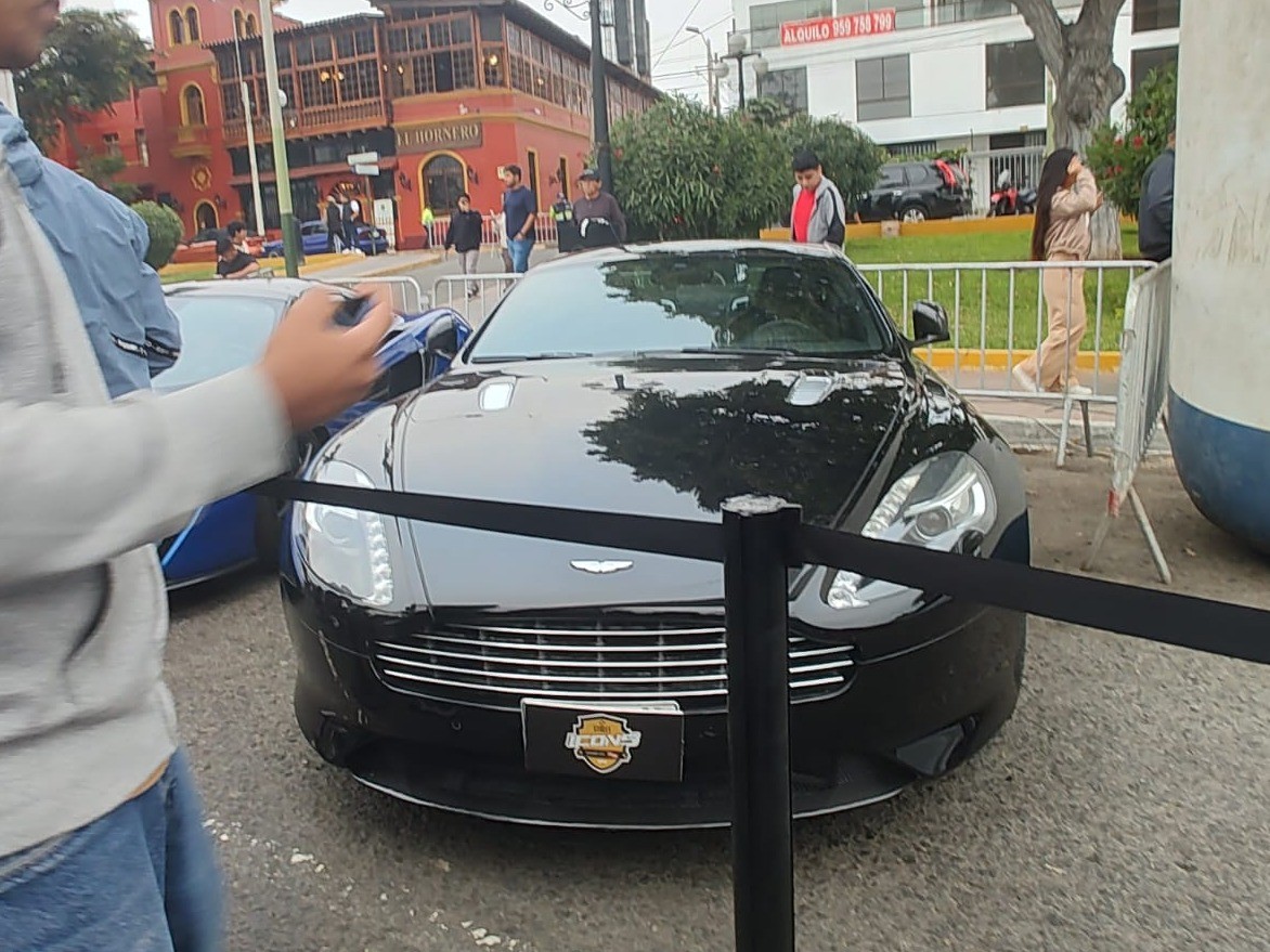 Aston Martin DB9 Volante 2013